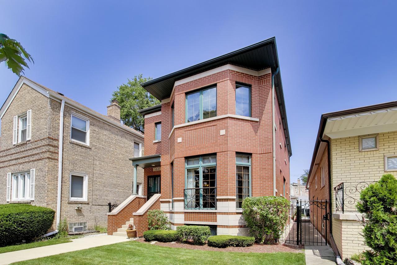5837 N Virginia Ave., Chicago, IL 60659