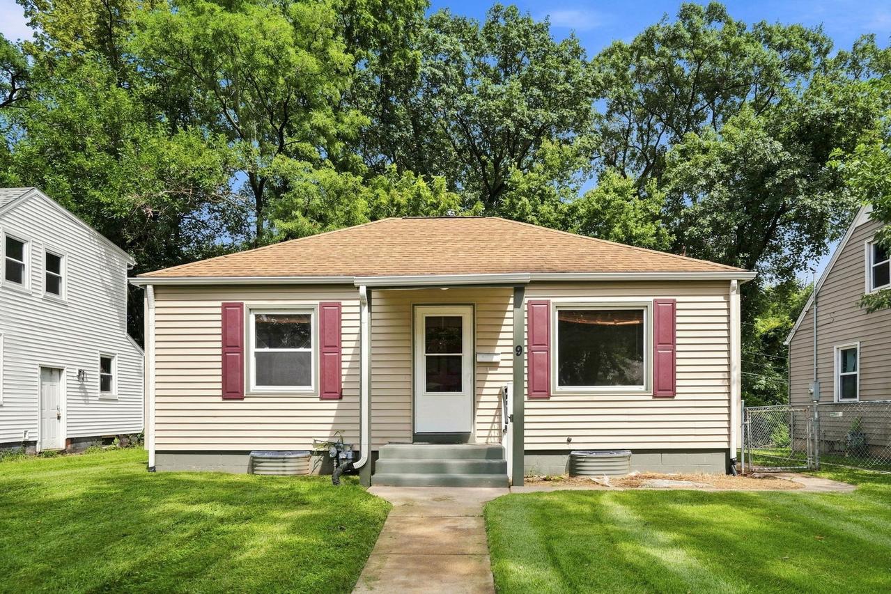 9 Blackhawk Hills Dr., Rock Island, IL 61201