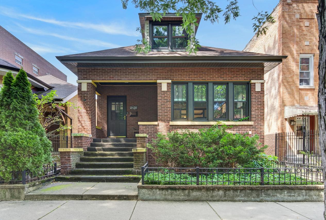 4940 N Whipple St., Chicago, IL 60625