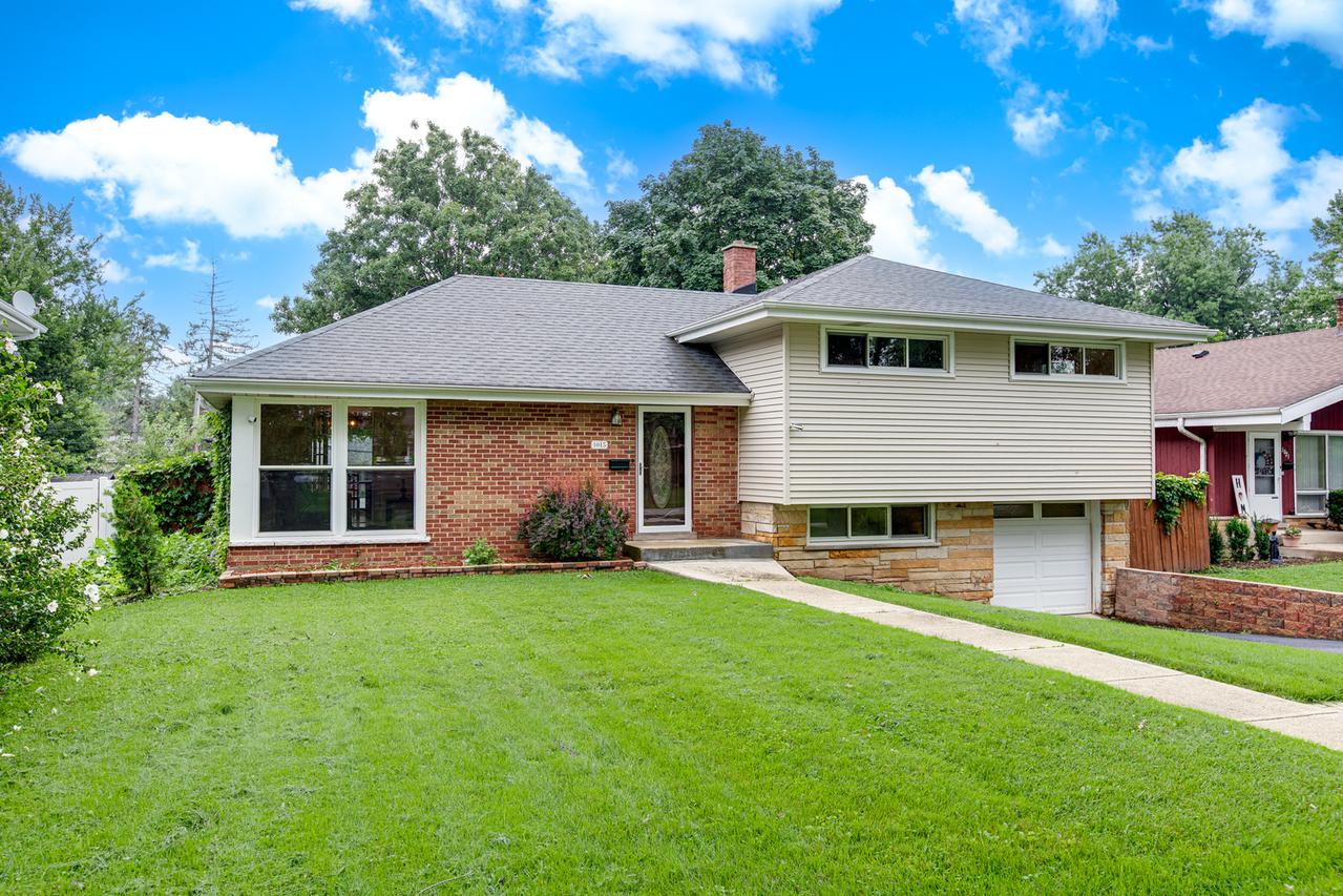 1015 Leslie Ln., Villa Park, IL 60181