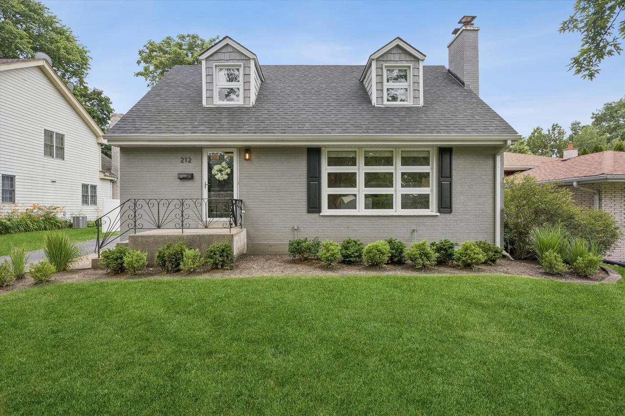 212 N Jackson Rd., Clarendon Hills, IL 60514