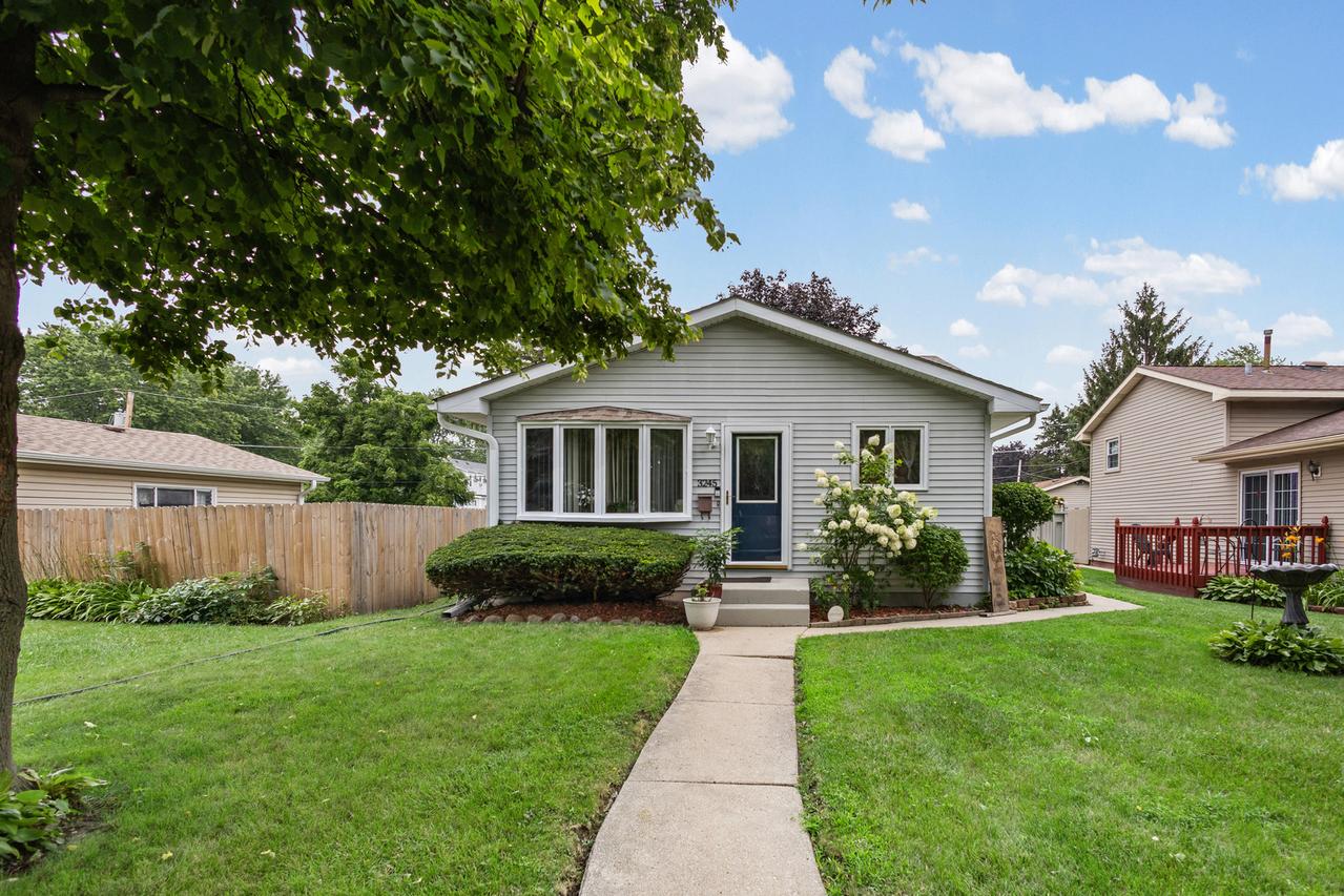 3245 Gilboa Ave., Zion, IL 60099