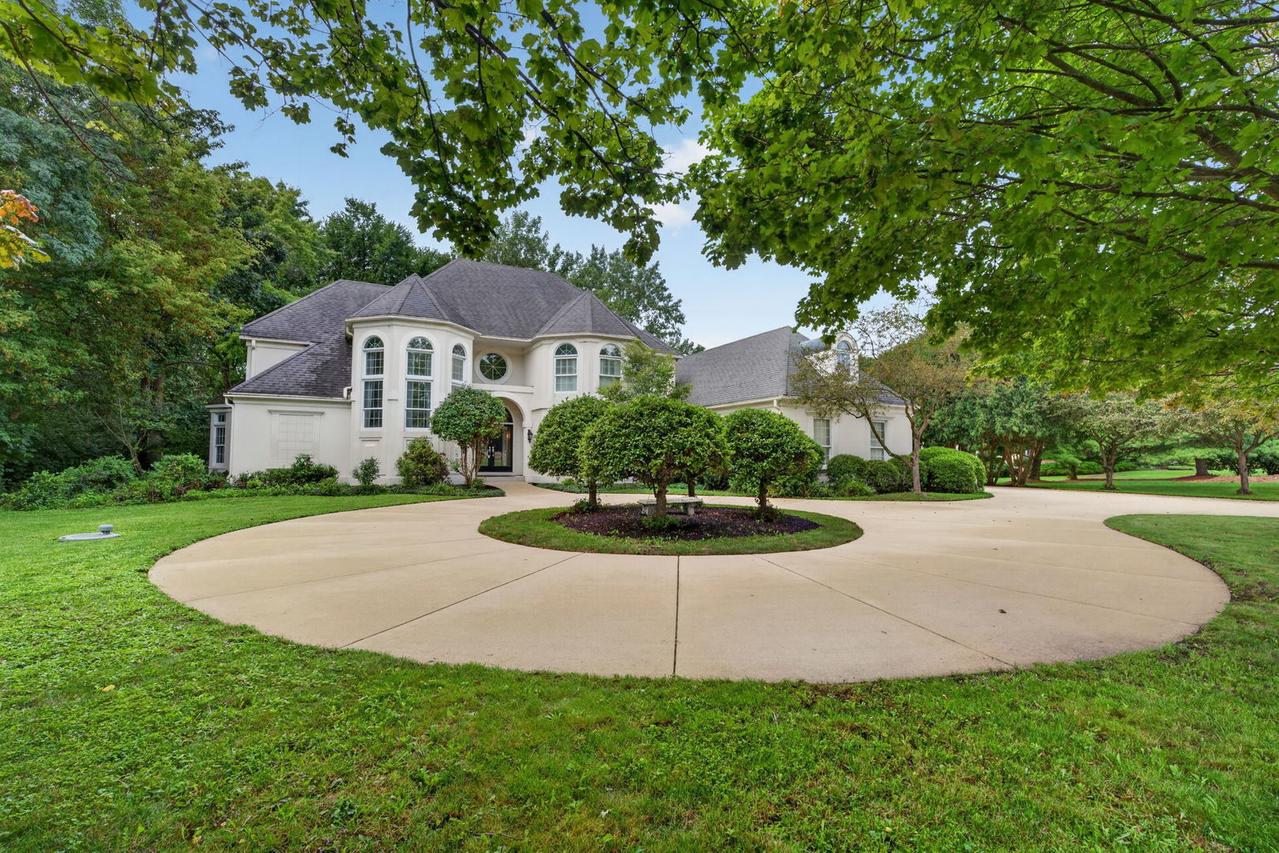 6N538 Brookhaven Ln., St. Charles, IL 60175