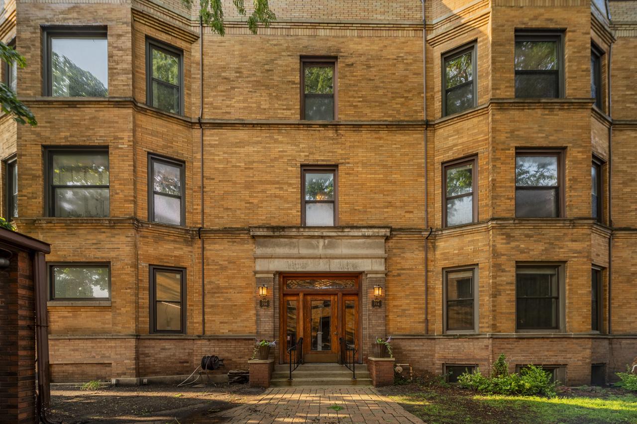 754 W California Ter. #2, Chicago, IL 60657