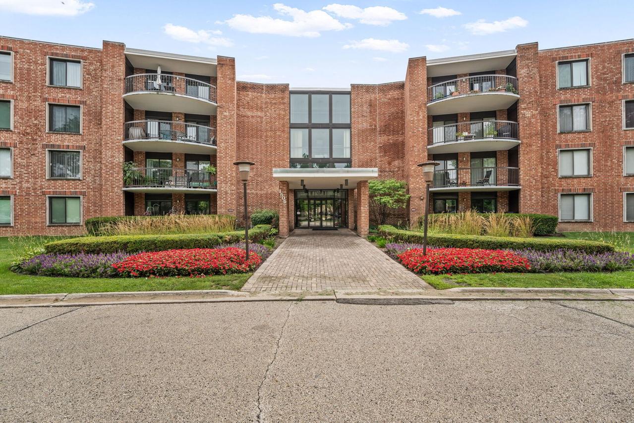 1505 E Central Rd. #402-A, Arlington Heights, IL 60005
