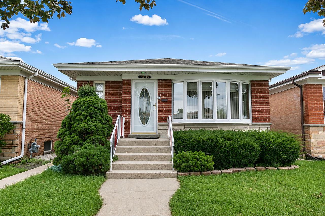 7539 W Strong St., Harwood Heights, IL 60706