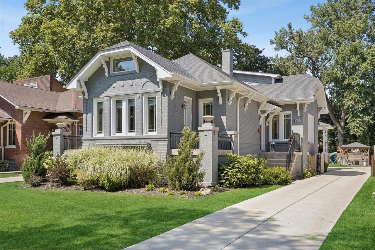 212 Gage Rd., Riverside, IL 60546