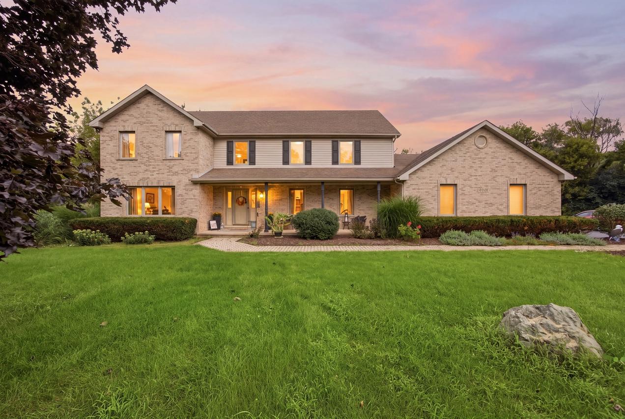 8N055 Secretariat Ct., St. Charles, IL 60175