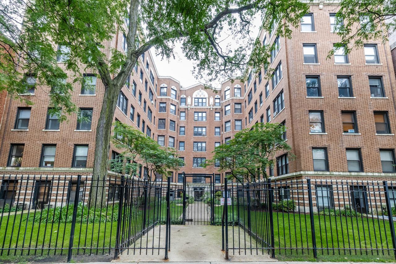 725 W Sheridan Rd. #502, Chicago, IL 60613