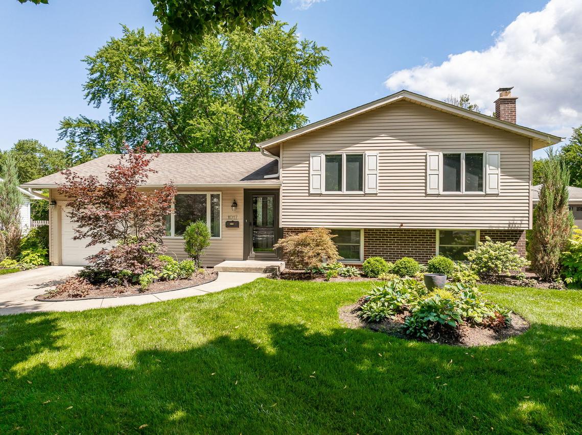 1017 N Timberlea Dr., Palatine, IL 60067