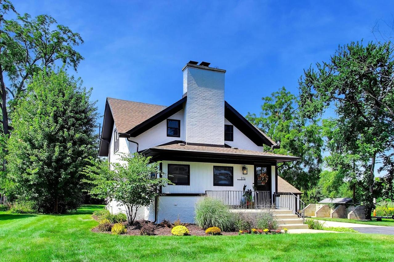 976 Highland Ave., Glen Ellyn, IL 60137