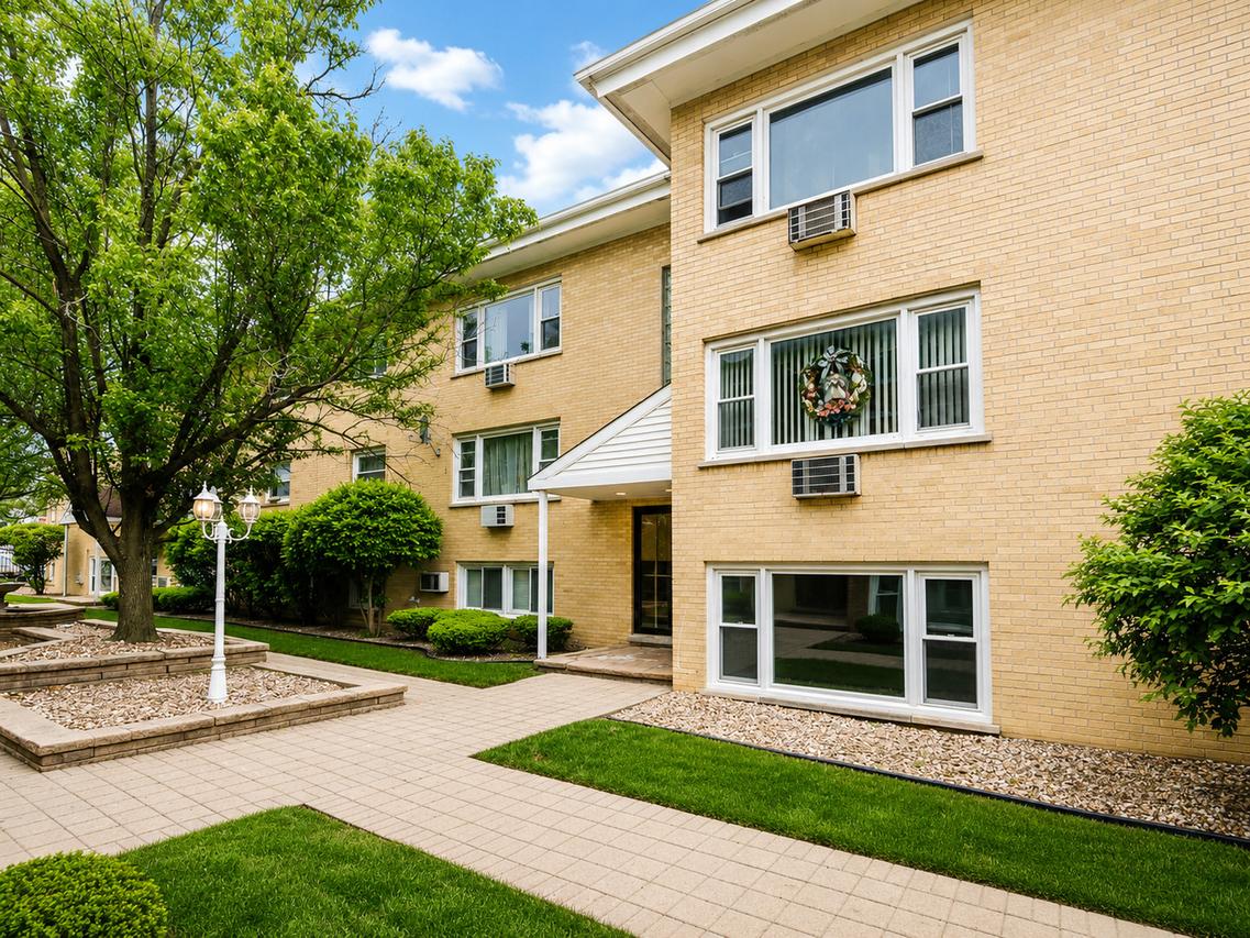 6634 W 95th St. #1D, Oak Lawn, IL 60453