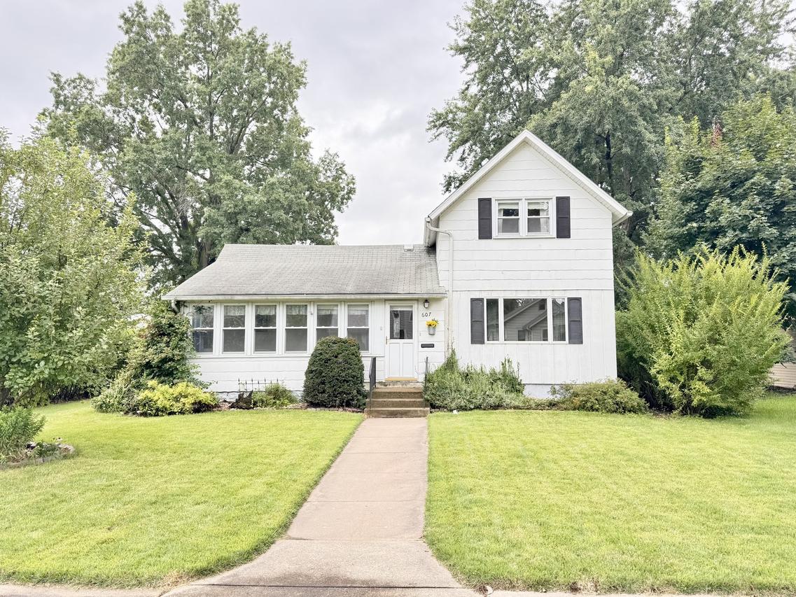 607 W 7th St., Sterling, IL 61081