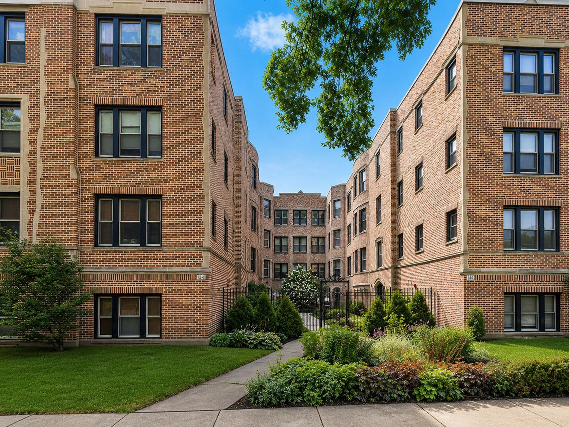 136 Clyde Ave. #2S, Evanston, IL 60202