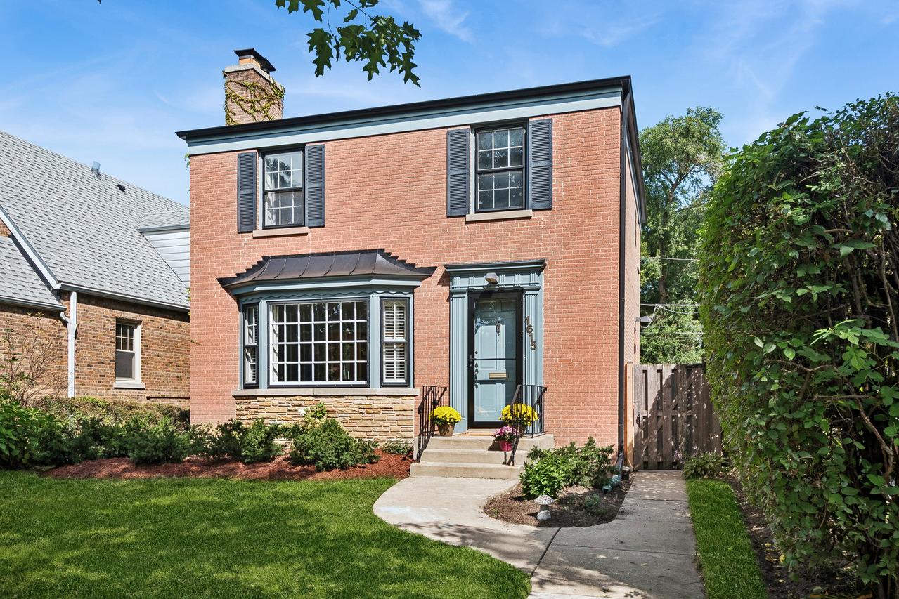 1615 Dobson St., Evanston, IL 60202