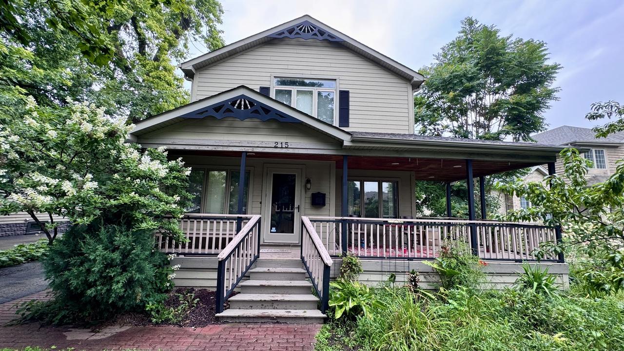 215 E Grantley Ave., Elmhurst, IL 60126