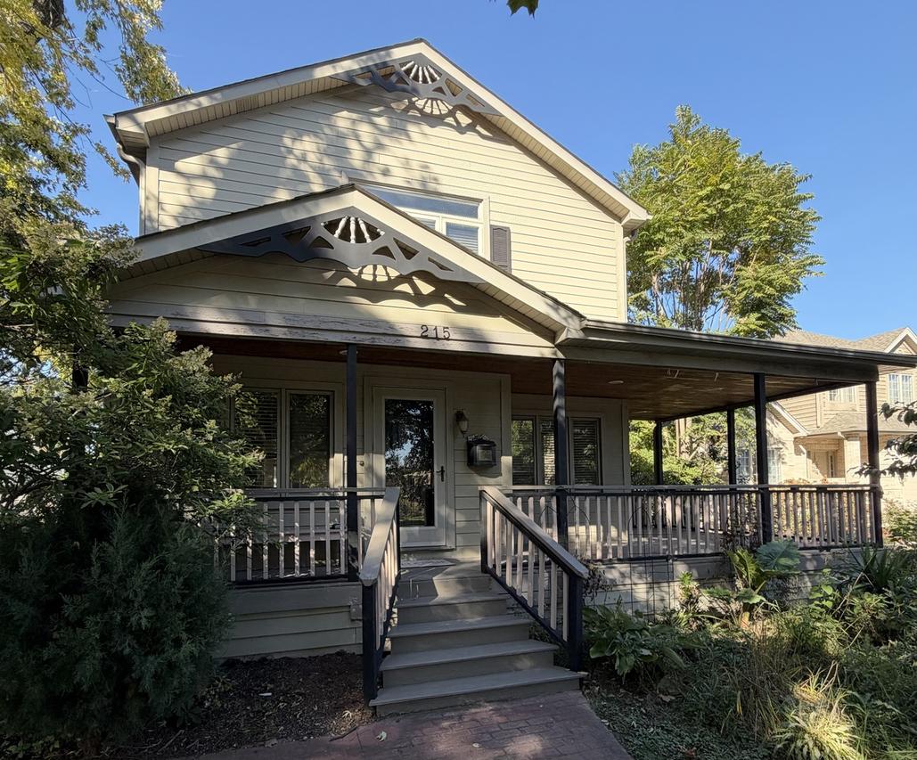 215 E Grantley Ave., Elmhurst, IL 60126