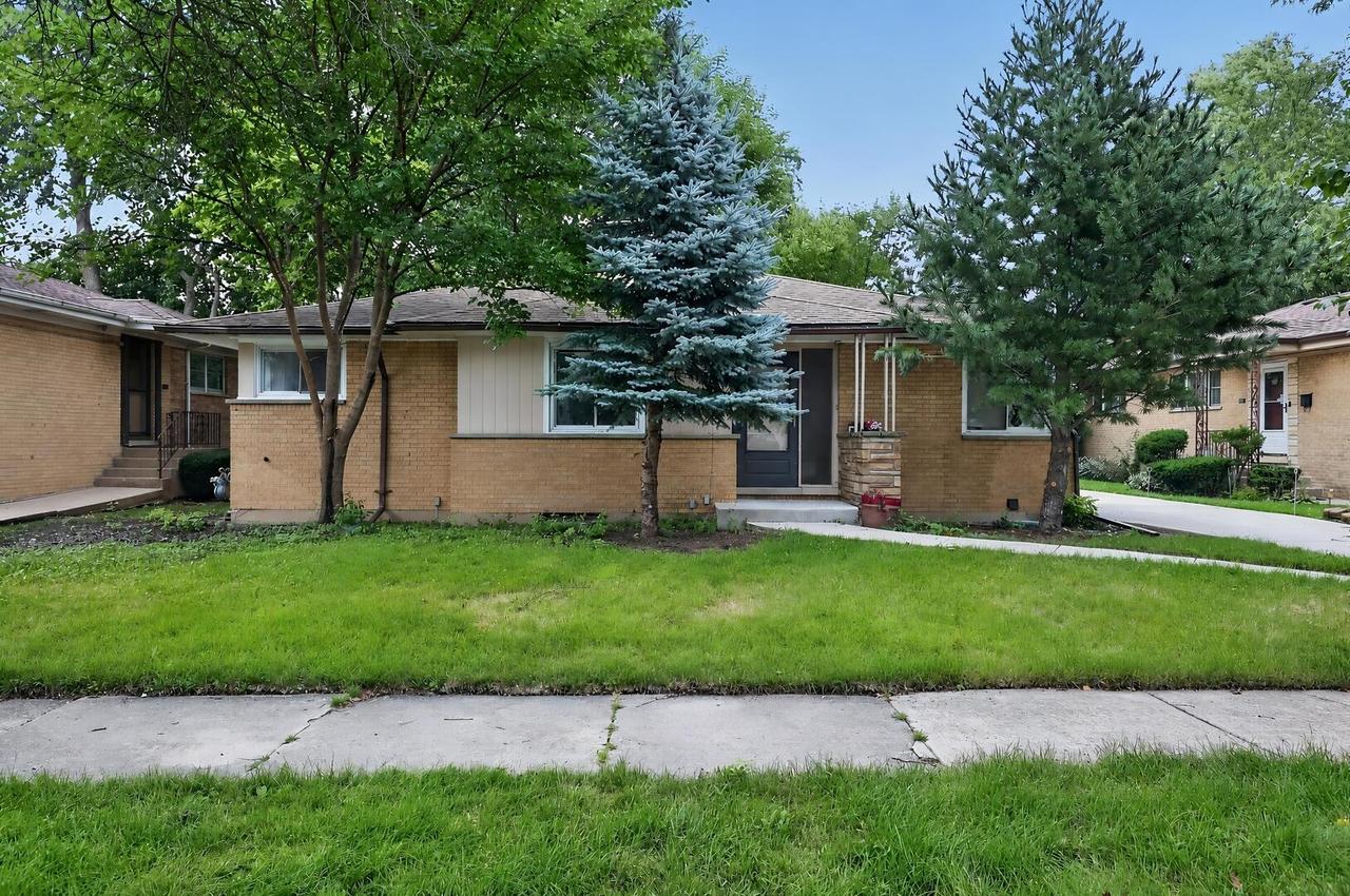 9231 N Lowell Ave., Skokie, IL 60076