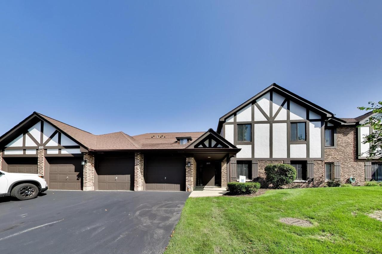 855 Johnstown Ln. #A, Wheaton, IL 60189