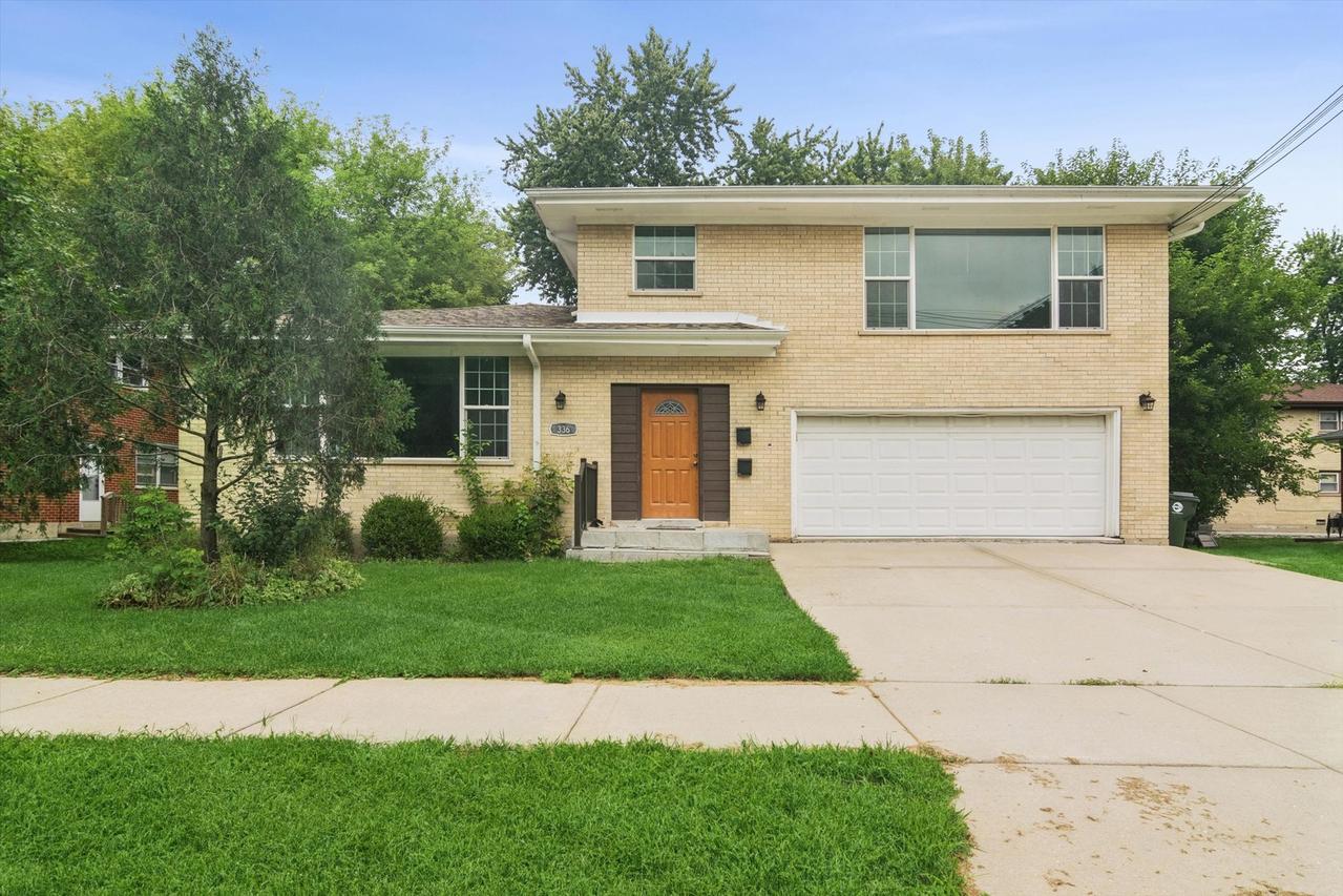 336 E Russell St., Barrington, IL 60010