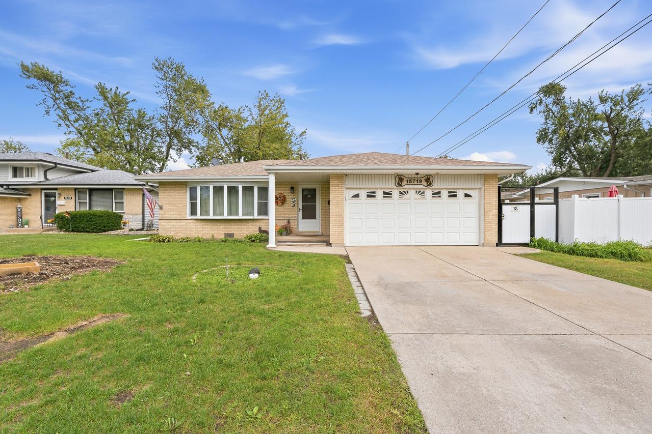 15719 Kenwood Ave., South Holland, IL 60473