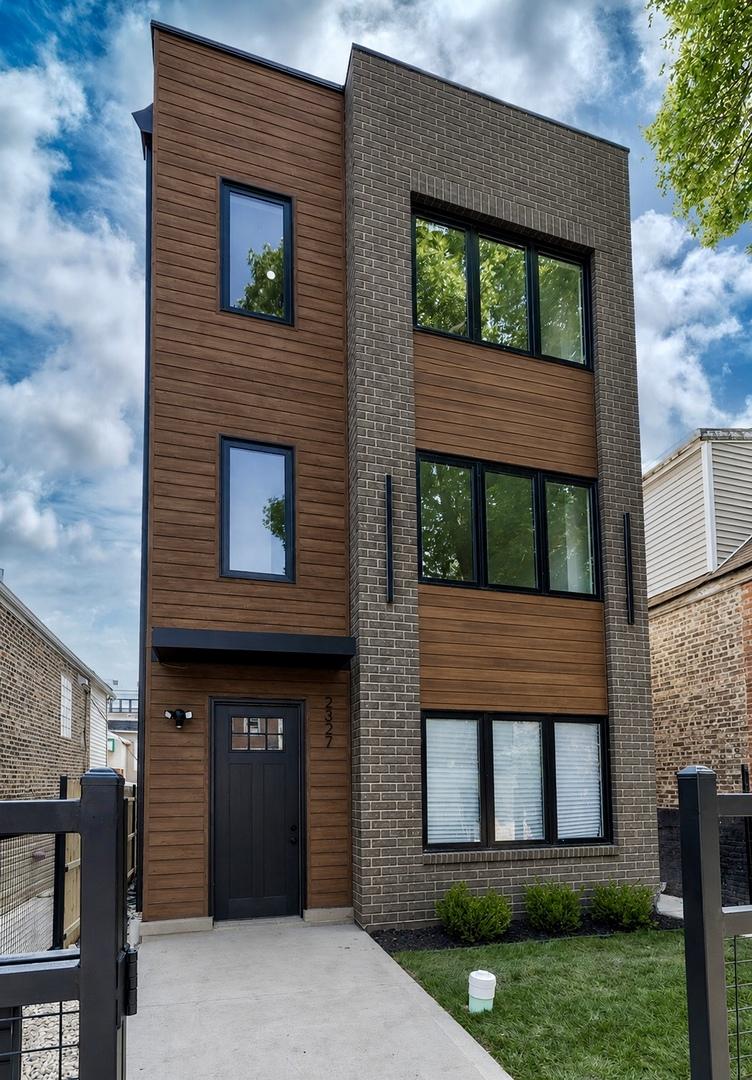 3109 W Polk St., Chicago, IL 60612