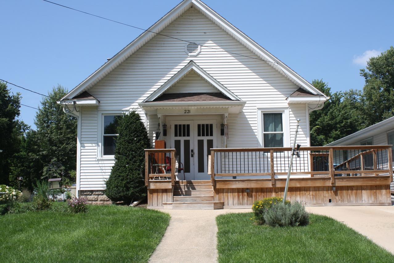 221 W Morgan St., Dixon, IL 61021