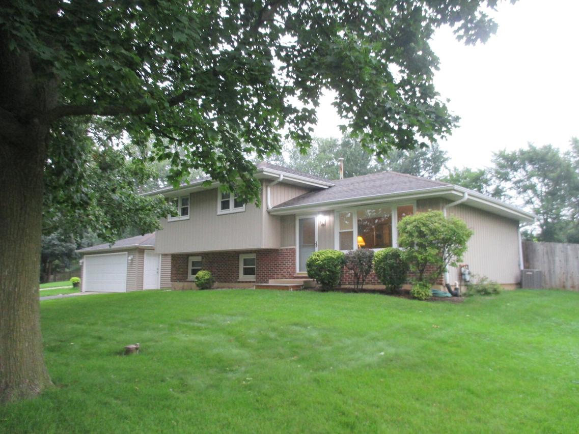 23W554 Burdette Ave., Carol Stream, IL 60188