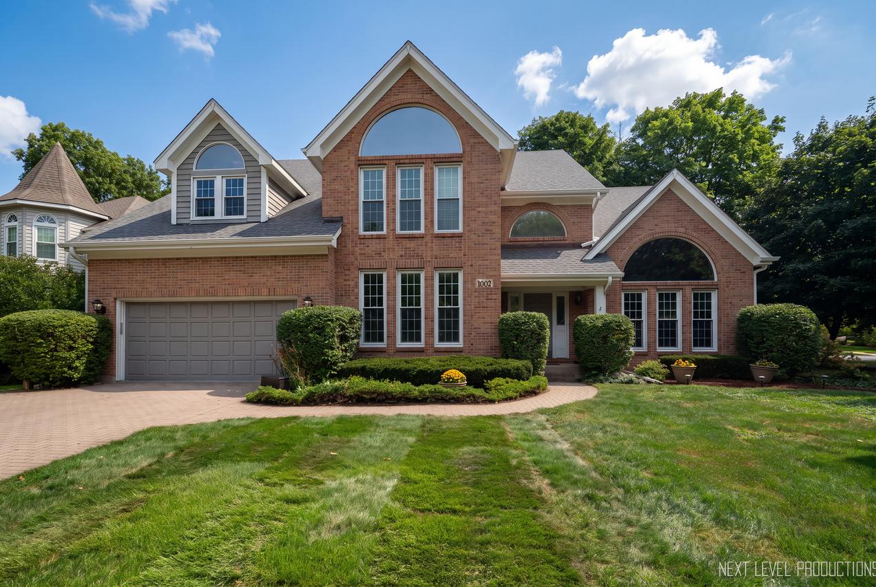 1002 Thoroughbred Cir., St. Charles, IL 60174