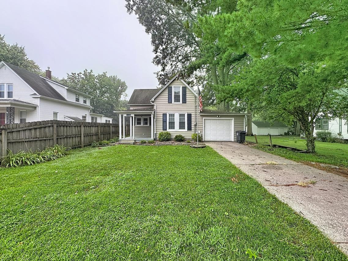 1156 33rd Ave., Moline, IL 61265