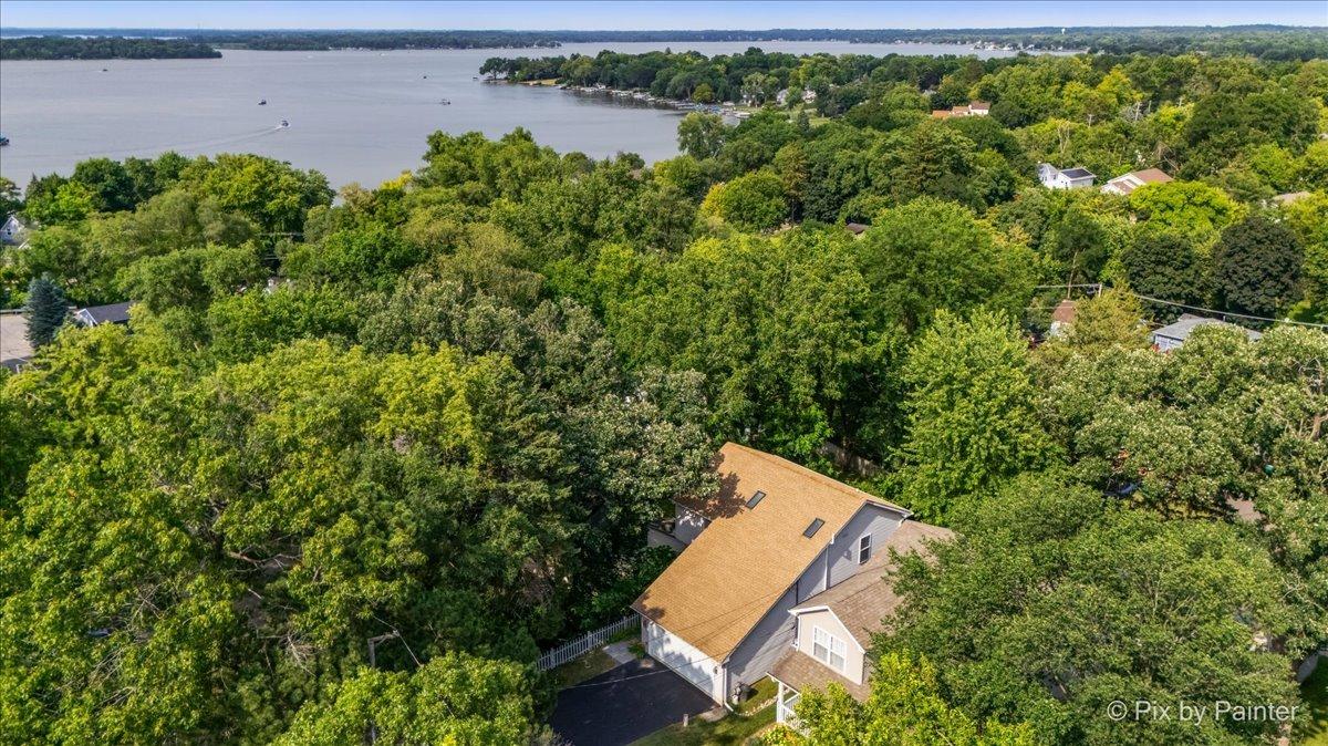 17 Hillcrest Ave., Fox Lake, IL 60020