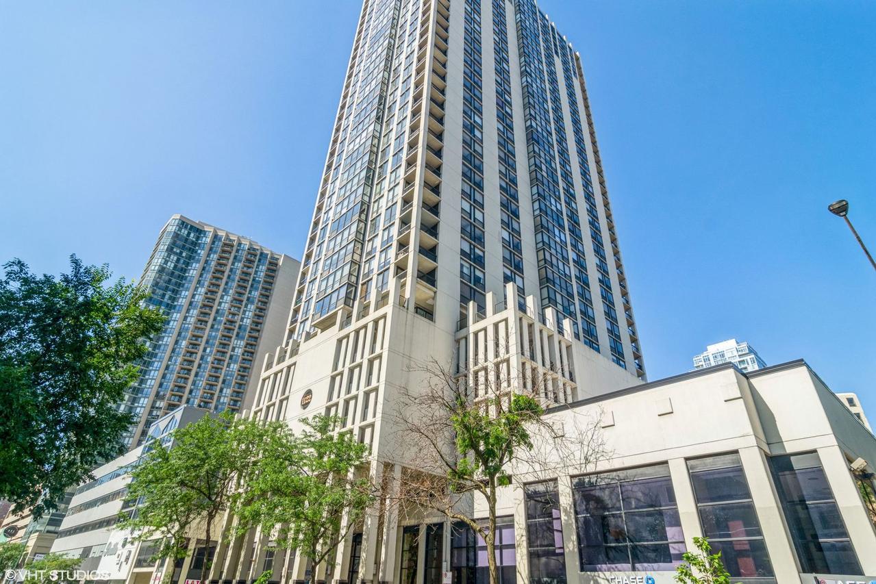 1122 N Clark St. #2102, Chicago, IL 60610