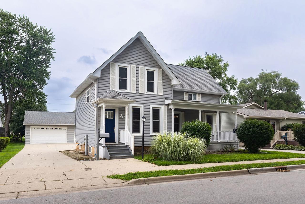 38 N Green St., Carpentersville, IL 60110