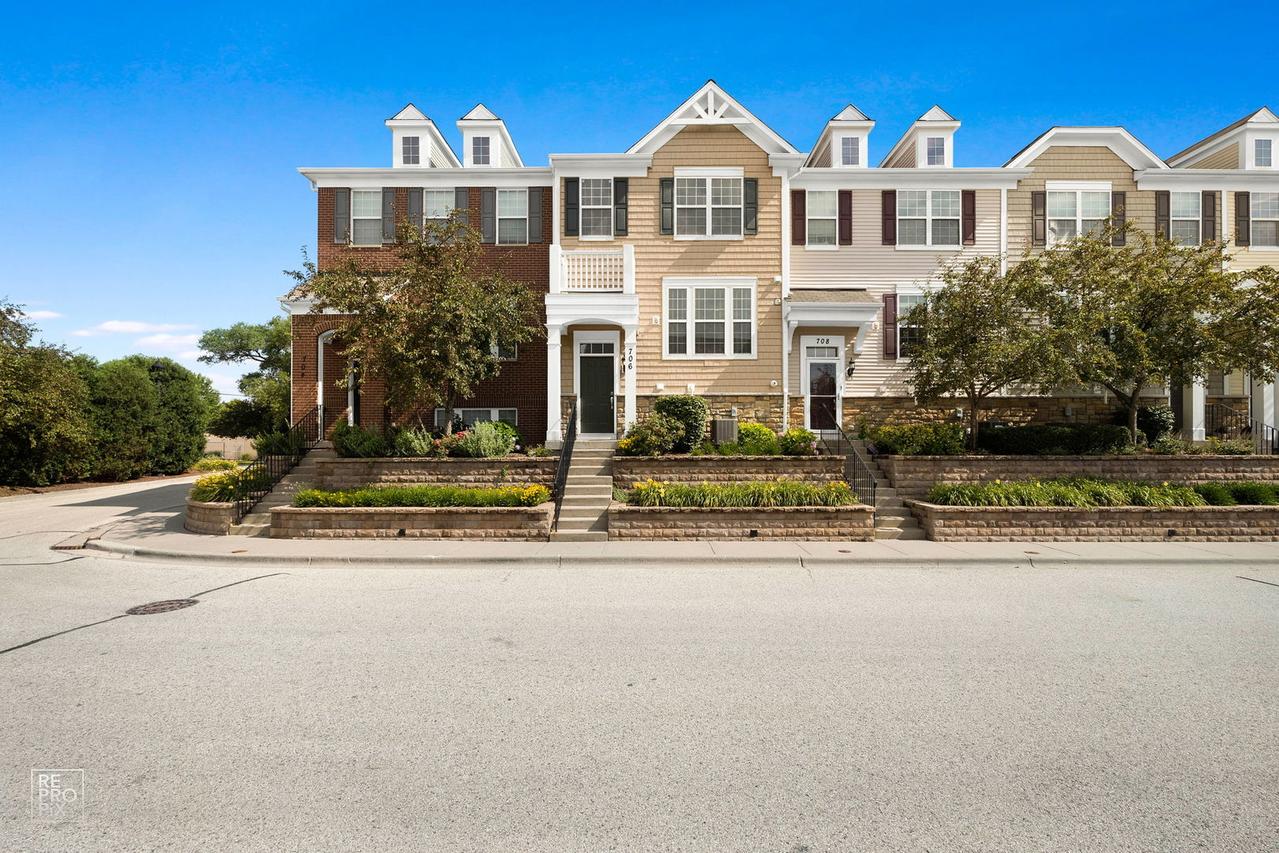706 E Wing St., Arlington Heights, IL 60004