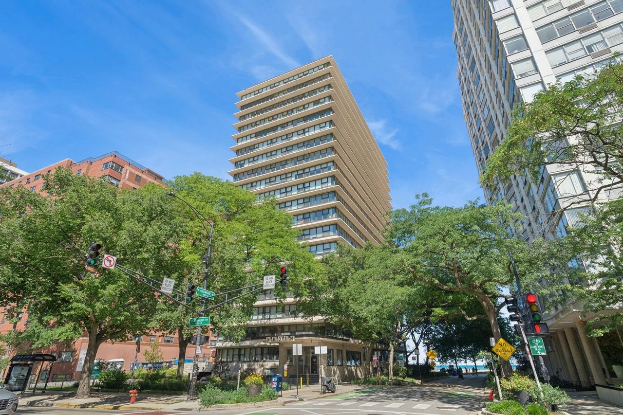 5801 N Sheridan Rd. #20E, Chicago, IL 60660