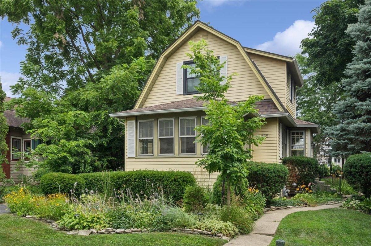 285 N Larch Ave., Elmhurst, IL 60126