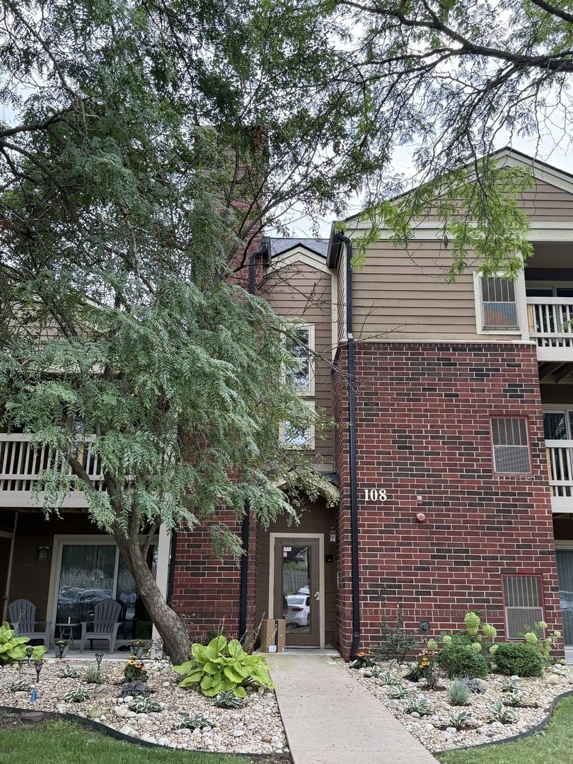 108 Glengarry Dr. #304, Bloomingdale, IL 60108