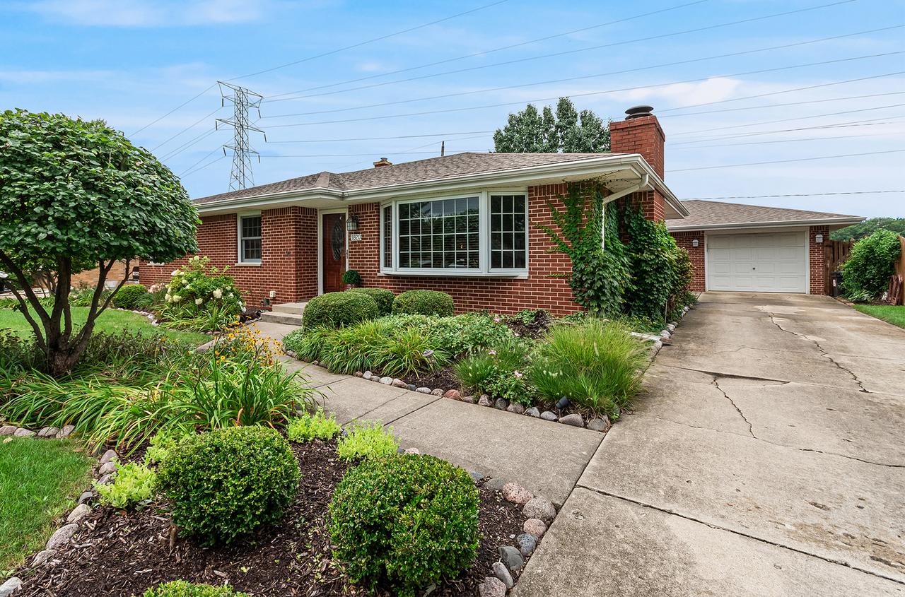 1820 Root St., Crest Hill, IL 60403