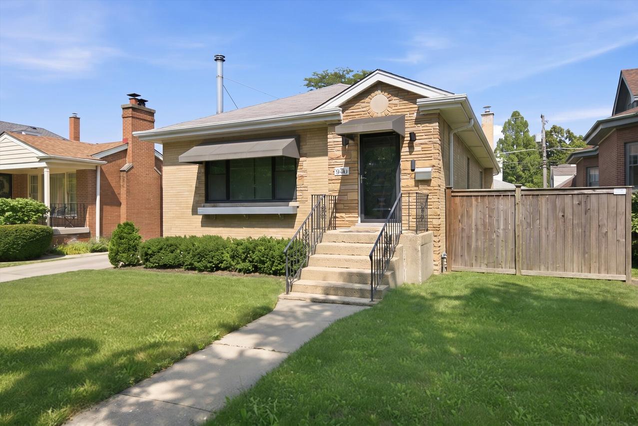 940 N Oak Park Ave., Oak Park, IL 60302