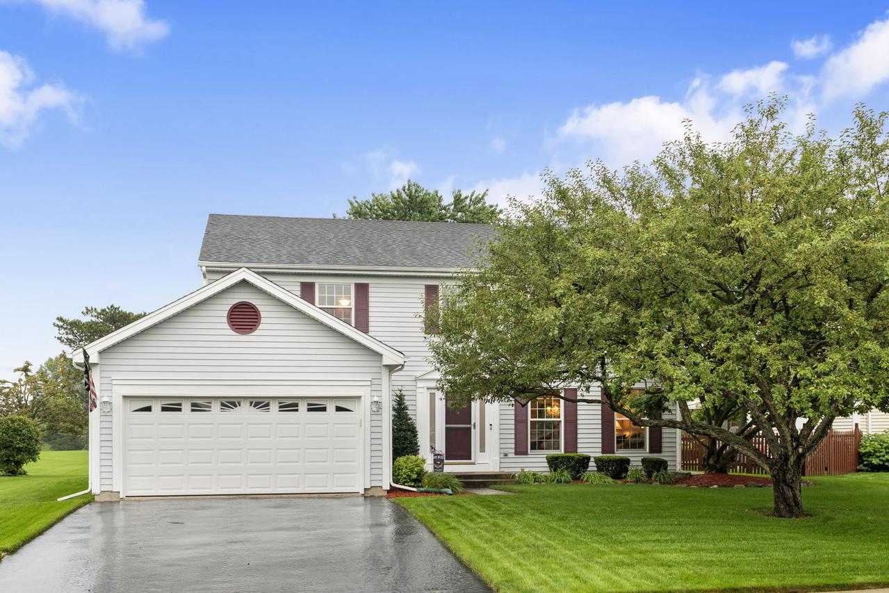 1290 Berkshire Ln., Barrington, IL 60010