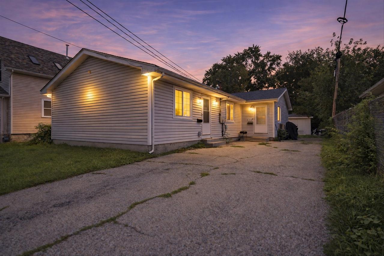 412 S State St., Aurora, IL 60505