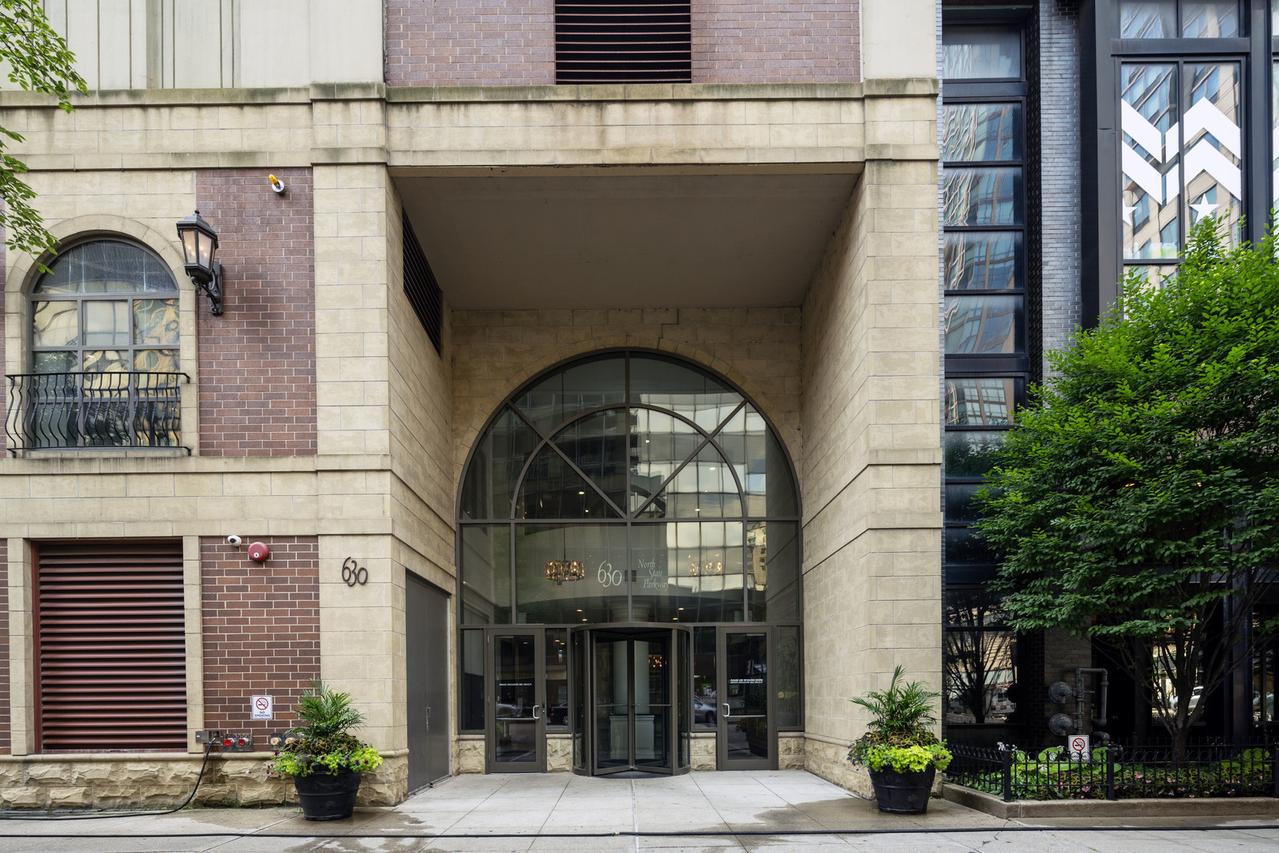 630 N State St. #2202, Chicago, IL 60654