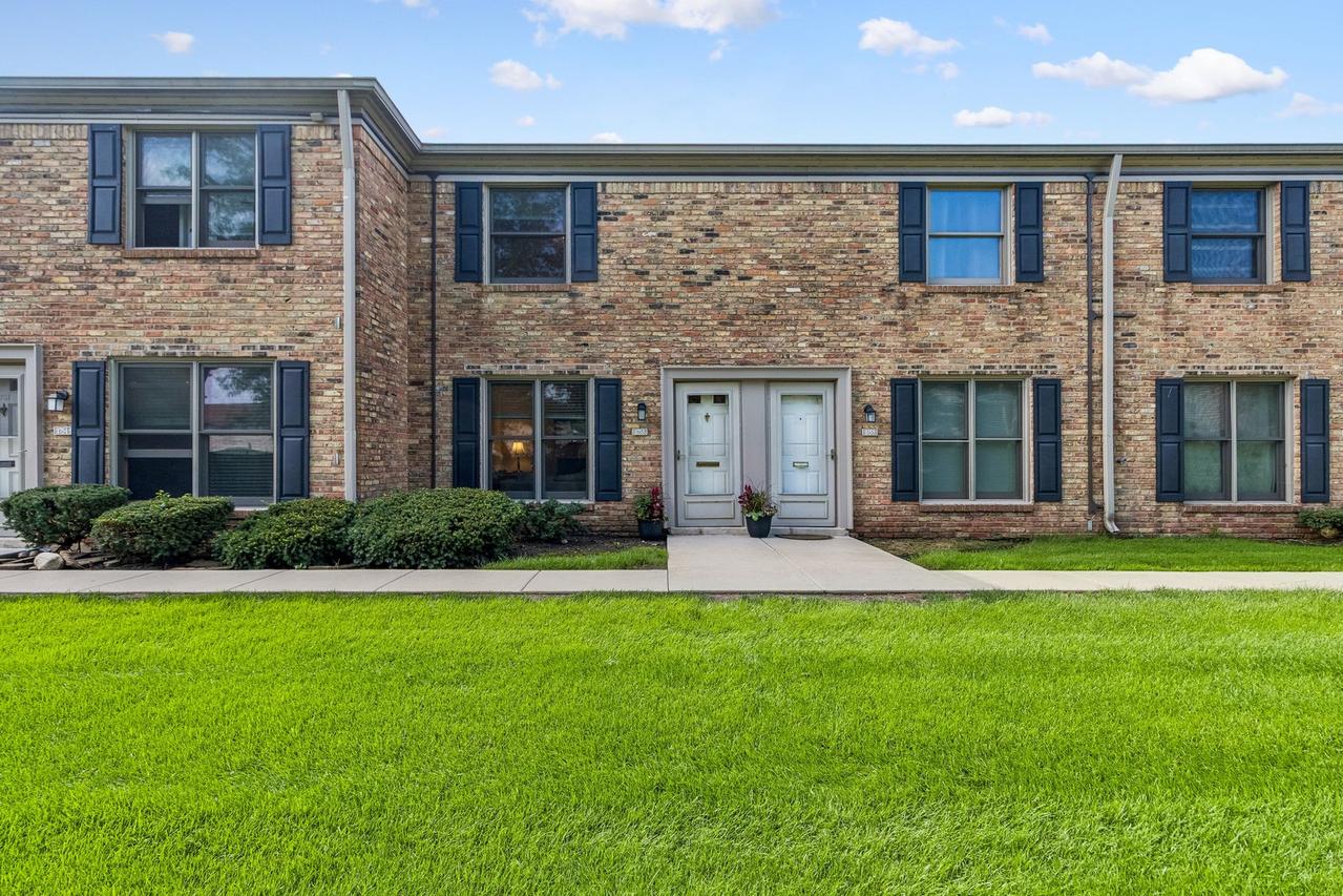 1753 Bristol Walk, Hoffman Estates, IL 60169