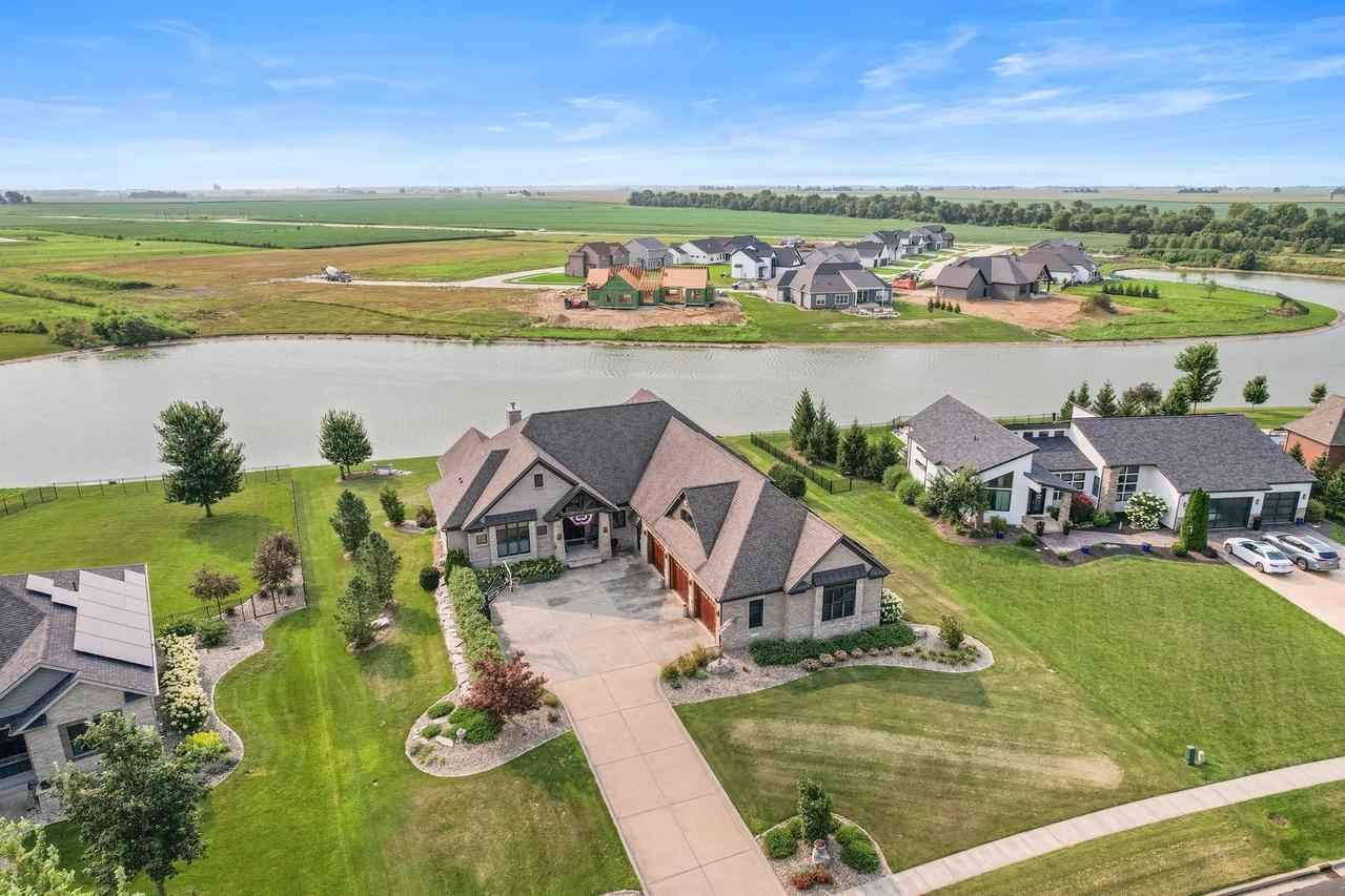 1413 Cross Creek Rd., Mahomet, IL 61853