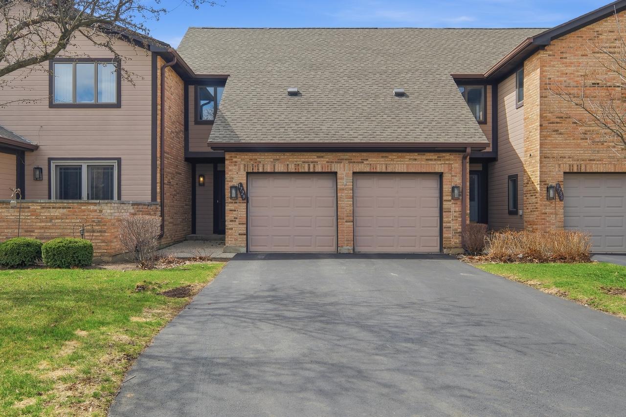 1729 Pebble Beach Ct., Hoffman Estates, IL 60169