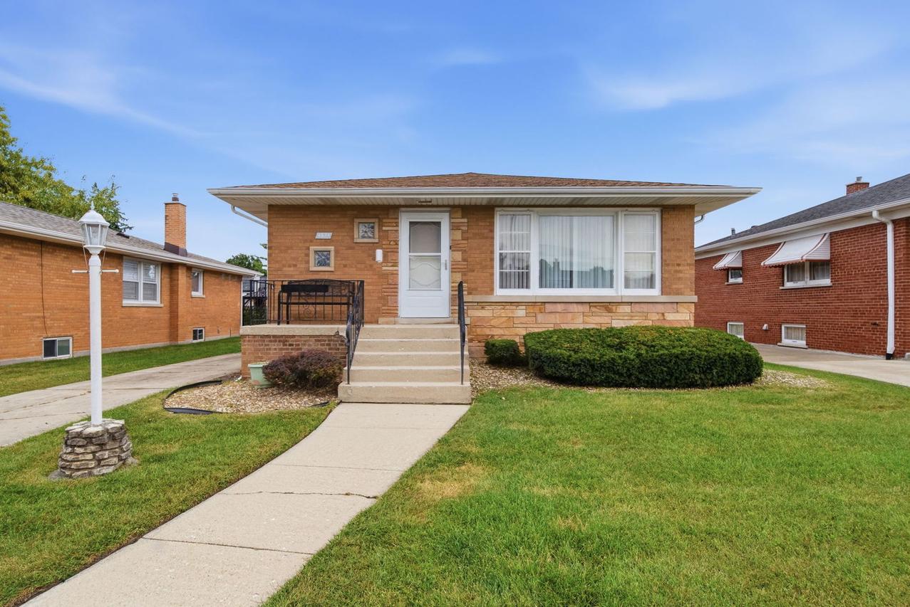 4524 W 100th Pl., Oak Lawn, IL 60453