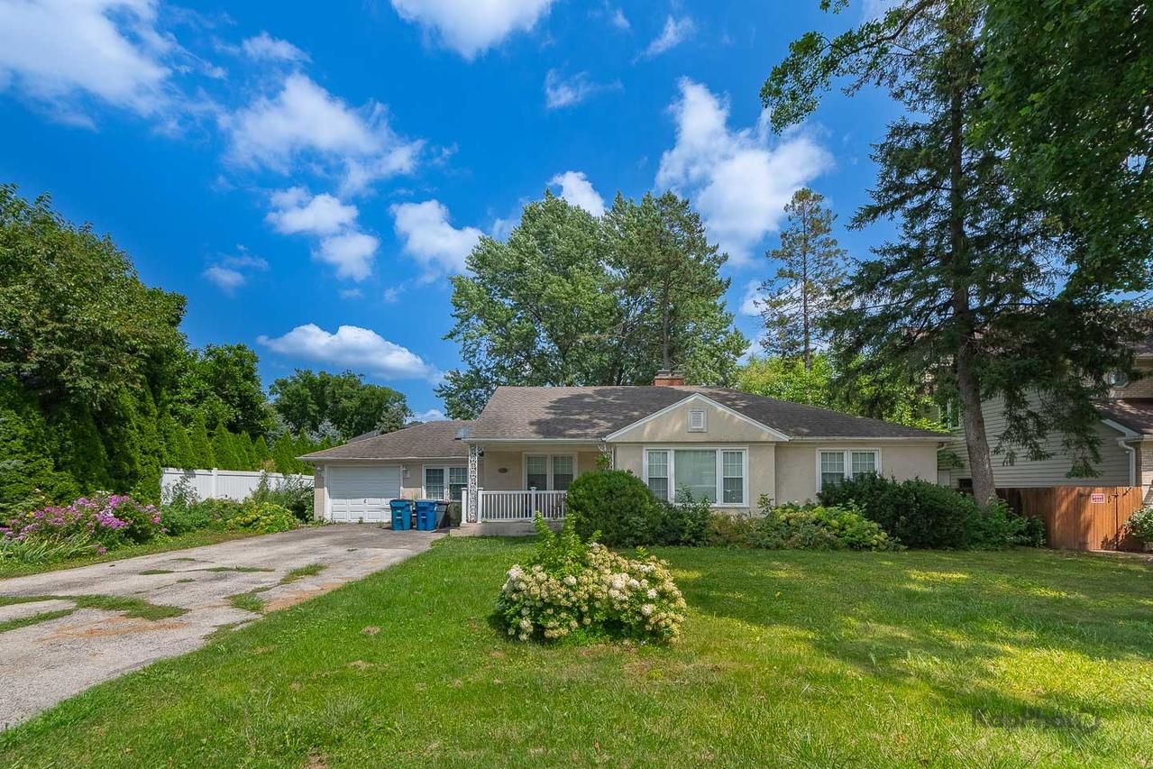 937 S Madison St., Hinsdale, IL 60521