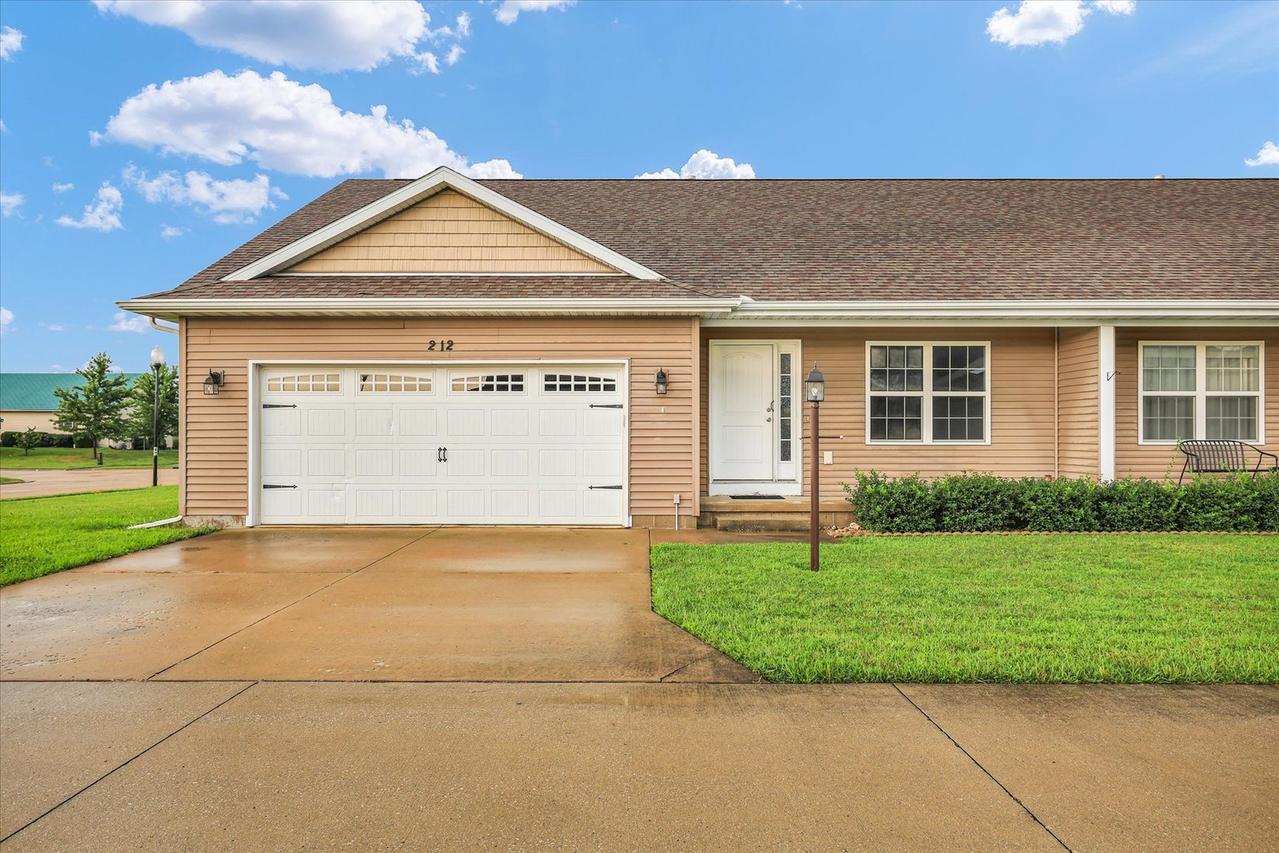 212 Medinah Ct., Fisher, IL 61843