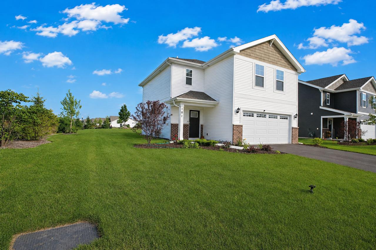 101 Fieldcrest Ave., Hampshire, IL 60140