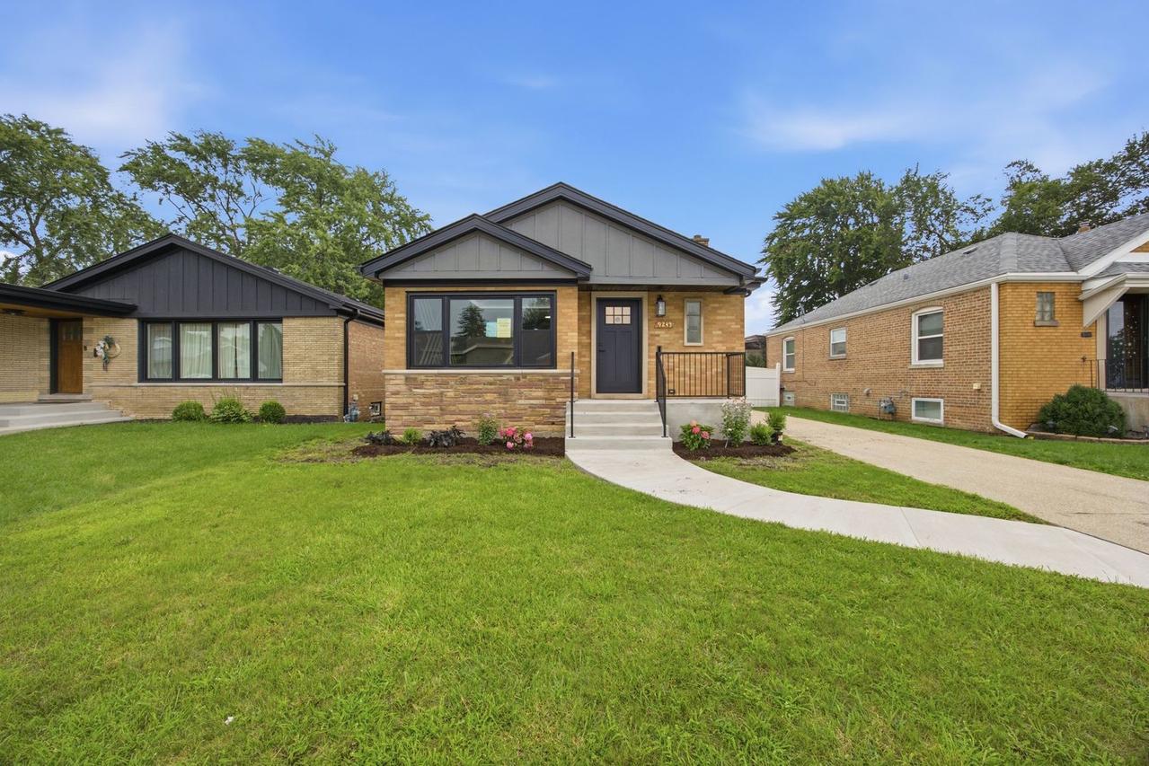 9243 S Francisco Ave., Evergreen Park, IL 60805